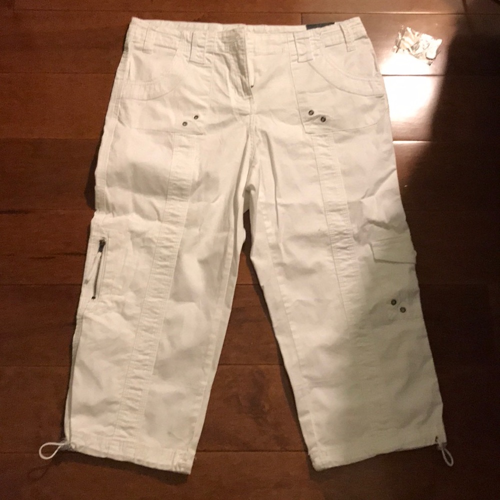 👍🏻 BRAND NEW WHITE CAPRIS 👍🏻